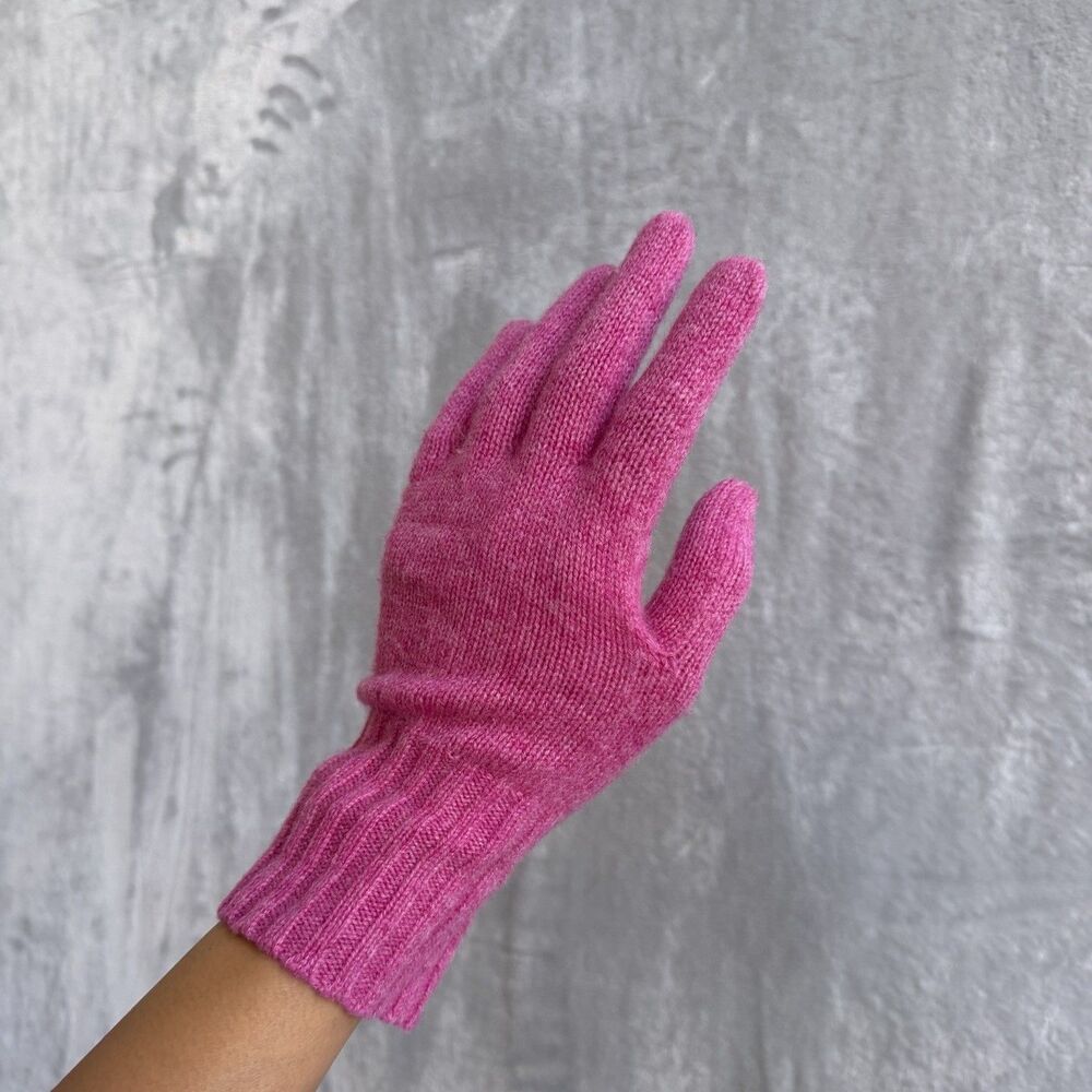 C by Bloomingdales 100% Cashmere Rib Tech Knit Gloves Pink Magenta O/S Warm Lux